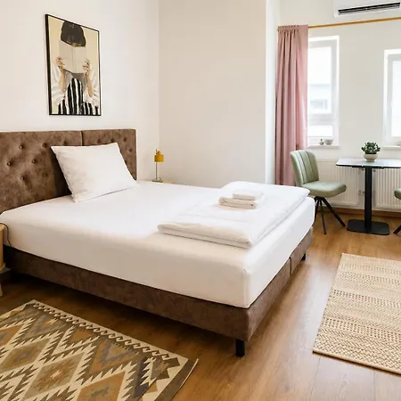 Klimatisiertes Ruhiges Altstadt-studio Im Zentrum - Herrenplatz Appartement *